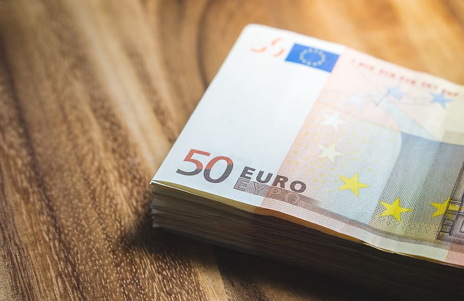 Billetes de 50 euros, marrón, madera, superficie, dinero, efectivo, pila, billete de banco, ganar, acumular