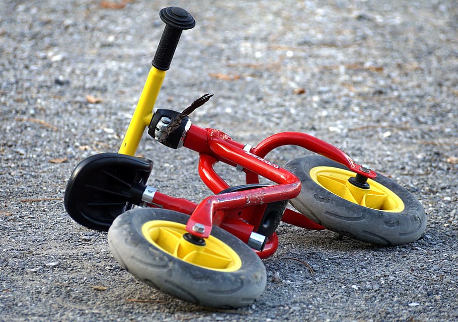 幼児, 赤, 黄色, バランス自転車, 自転車, 子供, サイクリング, 車輪, 移動, 遊び