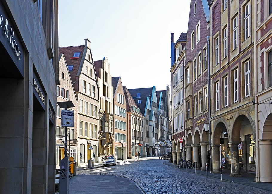 münster, westfalen, historic center, rye market, bow street, gable, gabled houses, archway, shops, buy team