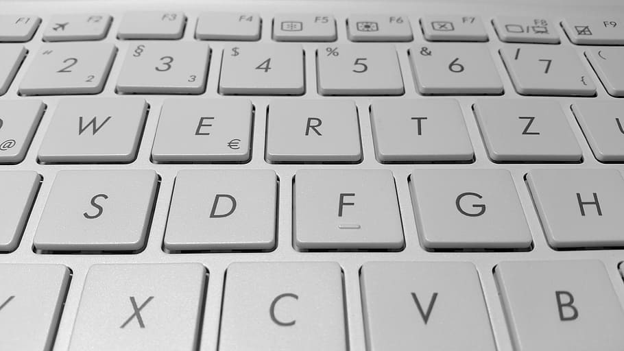 teclado de computador prateado, teclado, computador, chaves, branco, periférico, teclado chiclet, dispositivo de entrada, letras, laptop