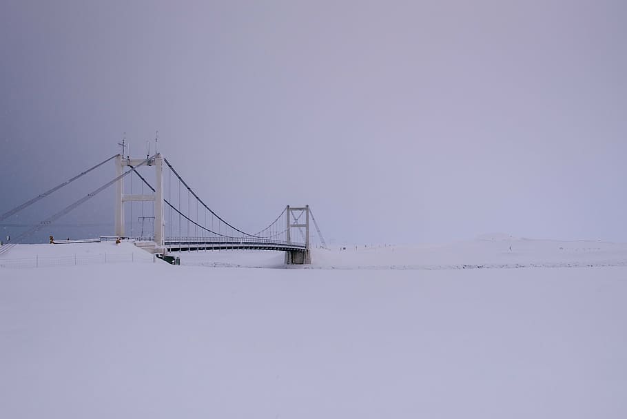 фото, белый, подвесной мост, покрытый, снег, стали, длинный, мост, заполнить, зима