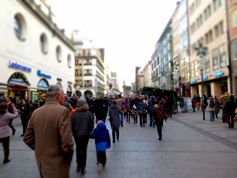grupo, gente, para caminar, concreto, suelo, calle comercial, refriega, compras, zona peatonal, tiendas