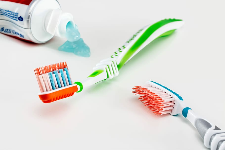 dos, verde, gris, cepillos de dientes, blanco, superficie, cepillo de dientes, pasta dental, cuidado de la salud, higiene bucal