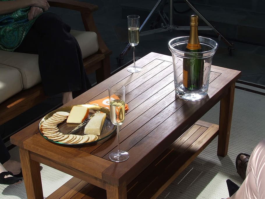 marrón, madera, mesa central, teca, mesa de café, mesa, vino, mesa de teca, queso, mesa de madera