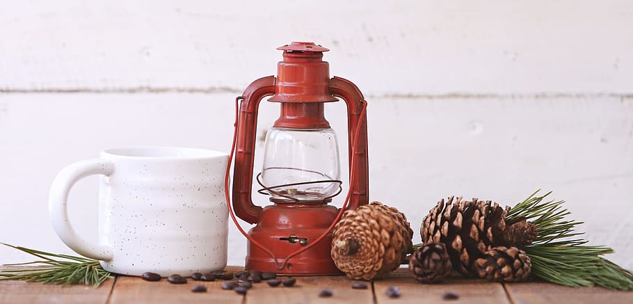 red, kerosene lantern, white, ceramic, mug, brown, pine cones, winter, christmas, pine cone