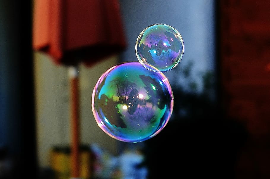 Burbujas de jabón, coloridas, bolas, agua jabonosa, hacer pompas de jabón, flotar, reflejar, jabón Sud, burbuja, soplar