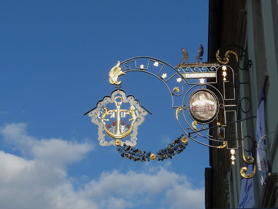 Sign, Establishment, Figures, Sky, clouds, outside, building, business, pub, restaurant