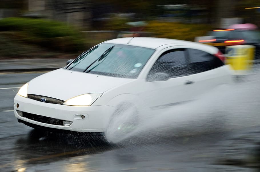 1st, 1 st generation, white, ford focus, aquaplaning, water, rain, car, driving, driver