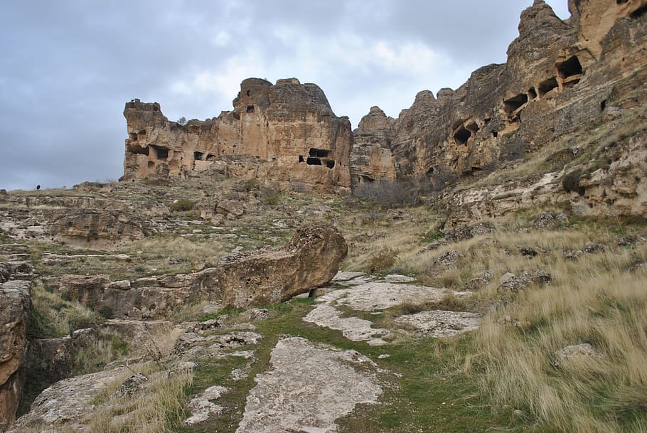 Hasuda las cuevas, Hasuda el Kurdistán, Hasuda el Silvan, el pasado, historia, cielo, naturaleza, arquitectura, estructura construida, sólido