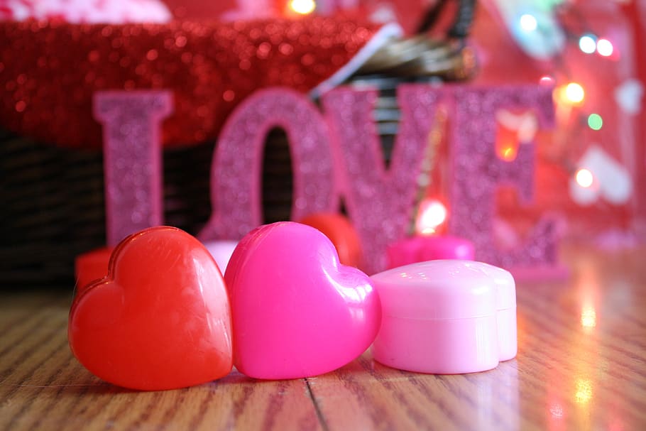 San Valentín, día de San Valentín, rojo, rosa, corazones, luces, festivo, romance, amor, decoración