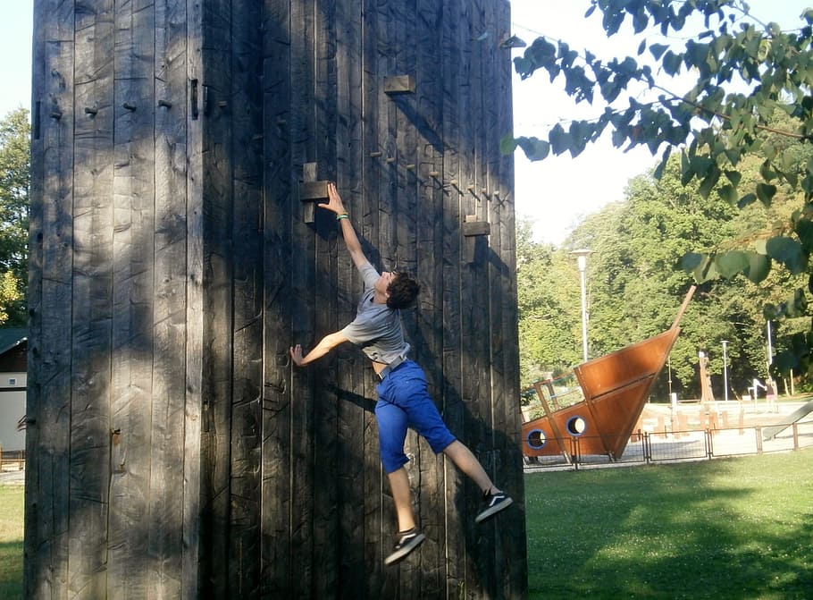 man, gray, shirt, wall, climbing, daytime, parkour, performance, movement, jump