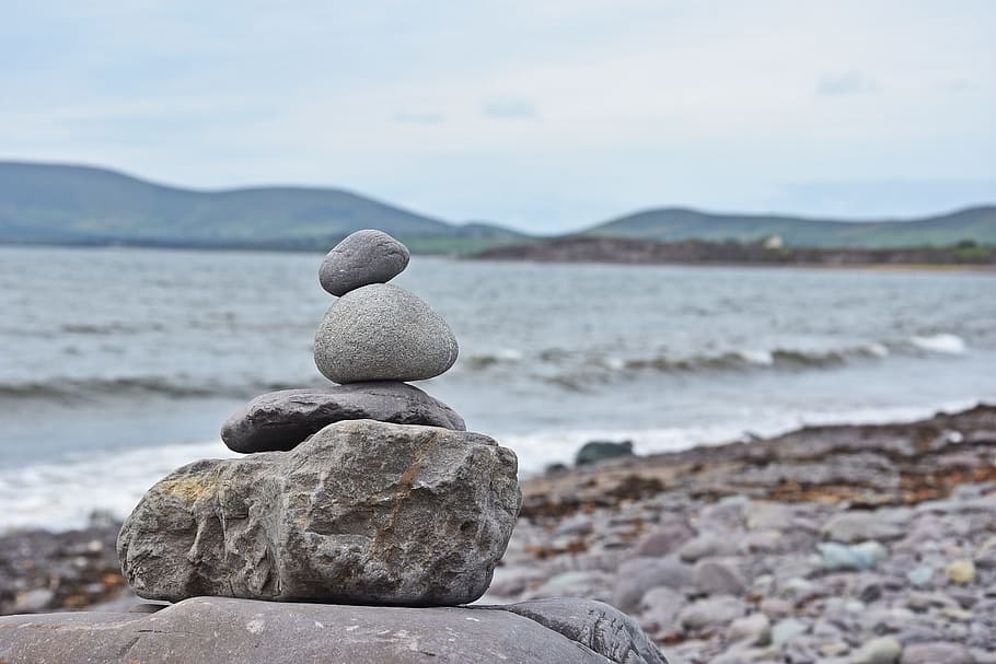 fragmentos de piedra gris, roca, aguas, mar, piedra, naturaleza, costa, playa, paisaje, océano