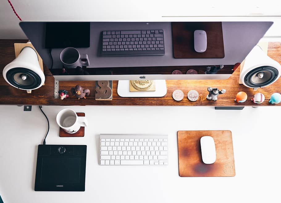 apple, mac, monitor, keyboard, mouse, cup, mug, coaster, desk, speakers