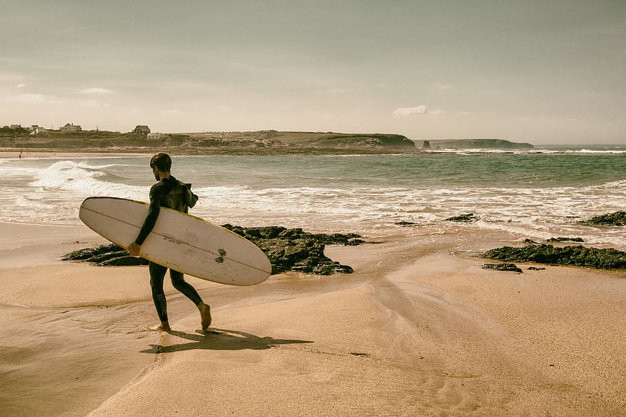 surfer, berjalan, sepanjang, pantai, Inggris., ditangkap, kanon 5, 5d, Cornwall, Inggris