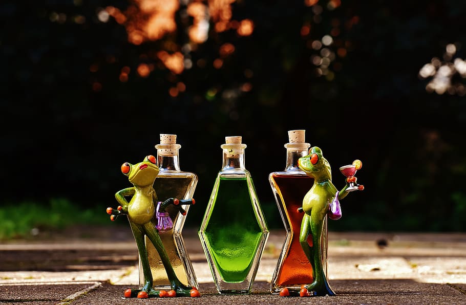 Frogs, Chicks, Beverages, Bottles, alcohol, figures, drink, benefit from, cute, frog