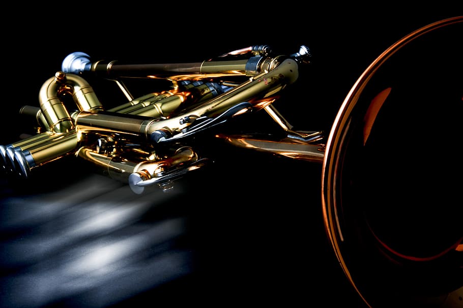 low-light, closeup, brass-colored trumpet, trumpet, musical instrument, wind instrument, gold, brass, music, brass instrument