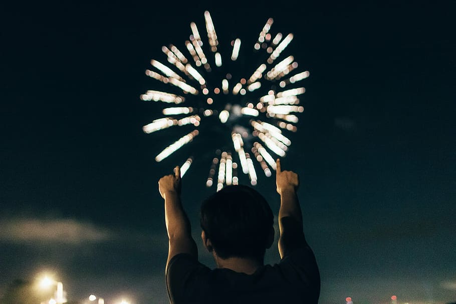 orang menunjuk kembang api, booming, kembang api, amerika, keempat Juli, nomor satu, ledakan, cahaya, bang, api