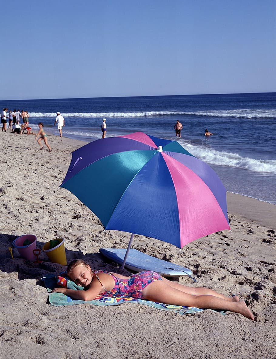 Banho de sol, praia, areia, mar, costa, guarda-chuva, menina, relaxamento, sol, ondas