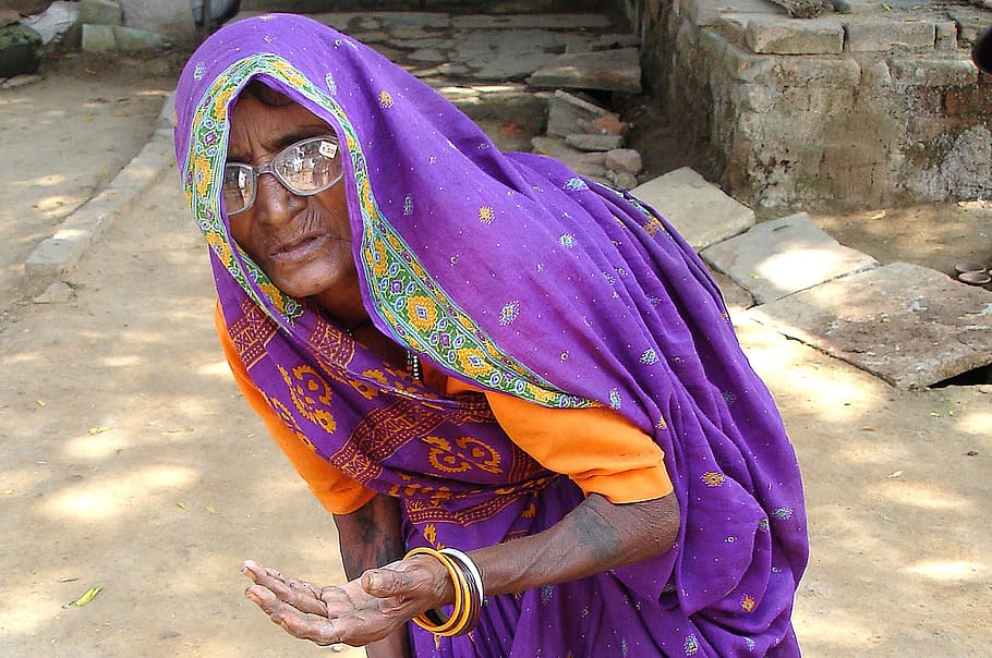india, begging, old woman, poverty, woman, one person, traditional clothing, real people, lifestyles, adult