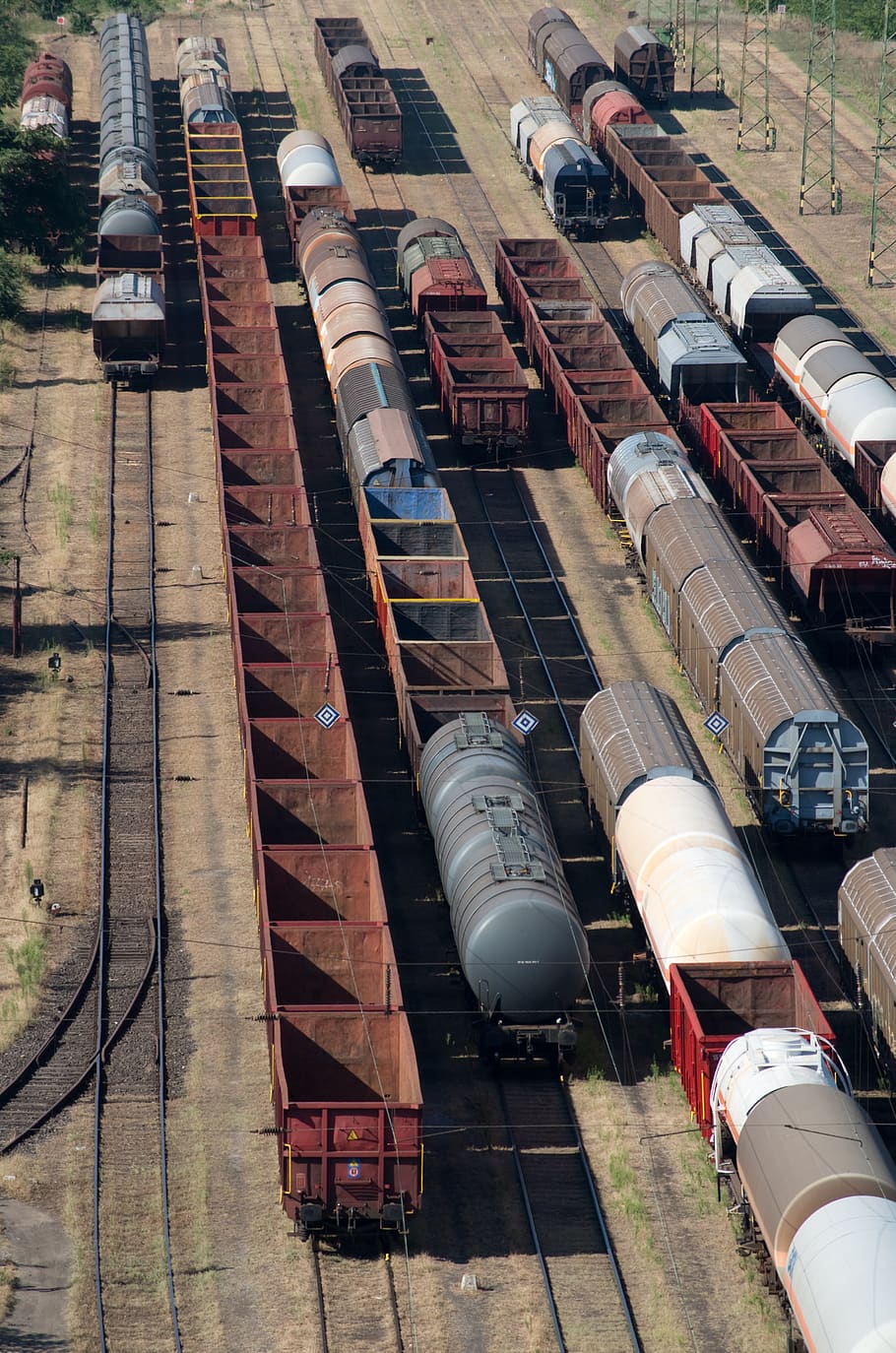 rail, top view, bird's eye view, tracks, tank car, wagon, train, freight train, high angle view, day