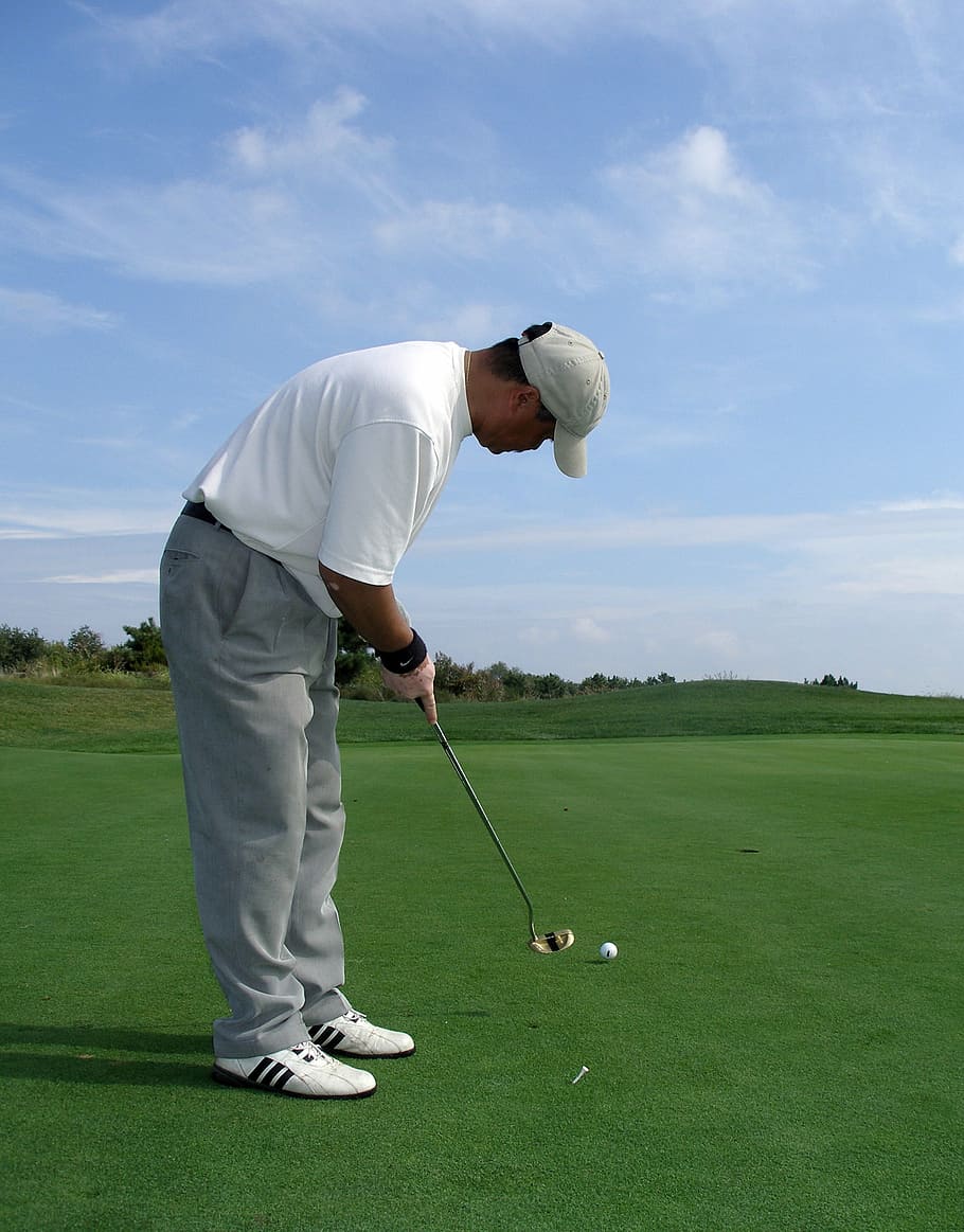 homem jogando golfe, golfe, homens, colocando, esporte, clube de golfe, campo de golfe, colocando verde, bola de golfe, jogando