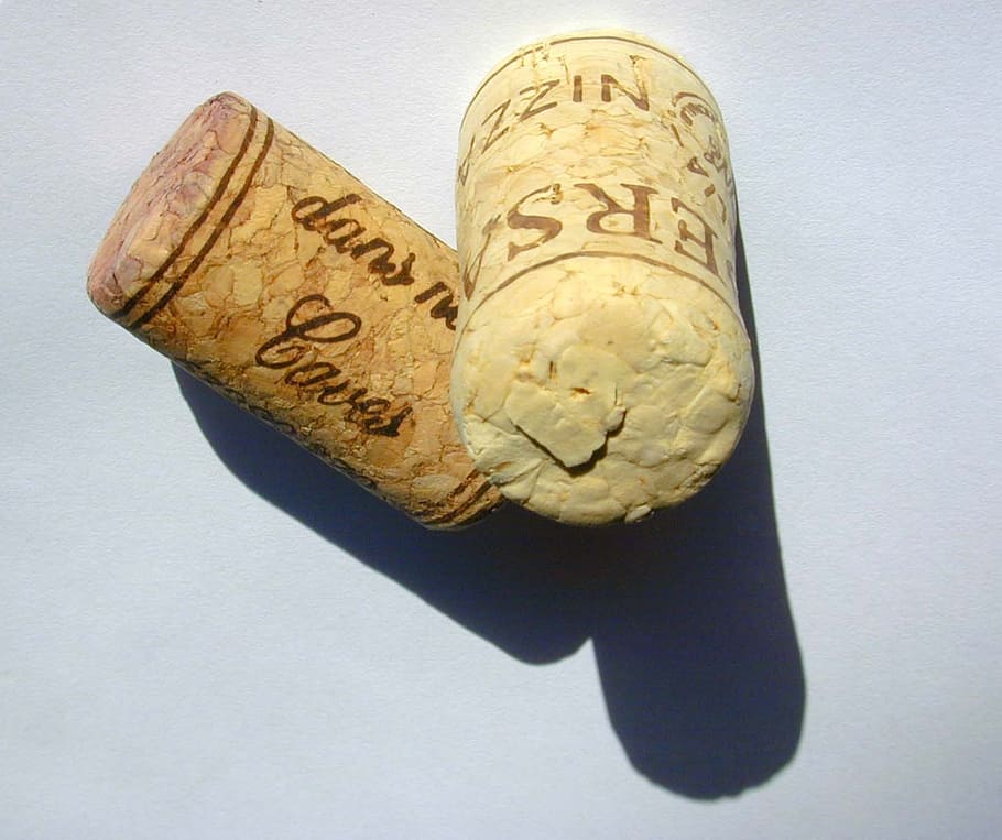 cork, plugs, wine, shading, cork - stopper, indoors, food and drink, white background, studio shot, still life