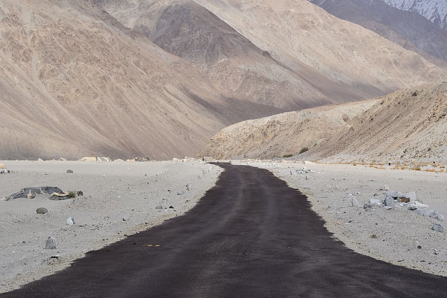 road, desert, mountains, leh, ladakh, kashmir, hundar, india, long road, lone road
