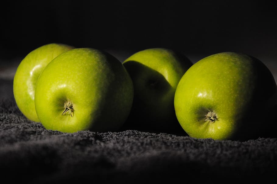 apel matang, apel hijau, chiaroscuro, lukisan alam benda, buah, makanan, kesegaran, matang, makanan sehat, organik