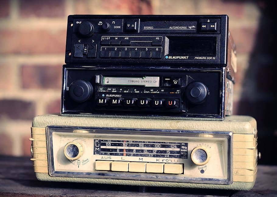 rádios de carro, retrô, gerações, passado, nostalgia, vintage, antiguidade, velho, receptor de rádio, cassetes compactas