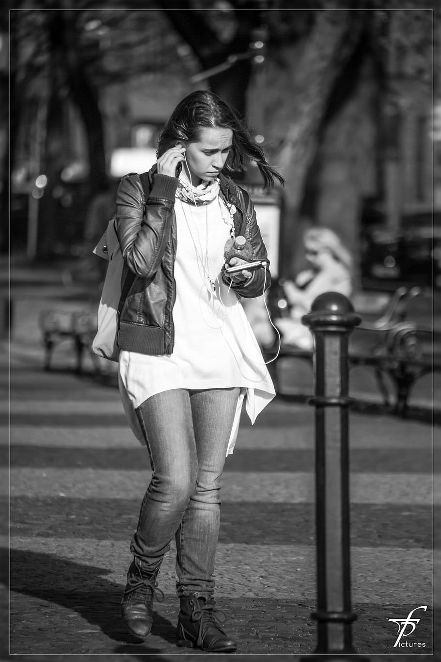 Girl, Woman, Street Life, Downtown, black and white, ipod, listening, earphones, young adult, one person