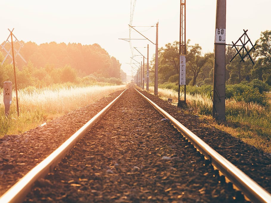 ferrocarril gris, rastro, ferrocarril, cerca, poste, dorado, hora, vías del tren, transporte, puesta de sol
