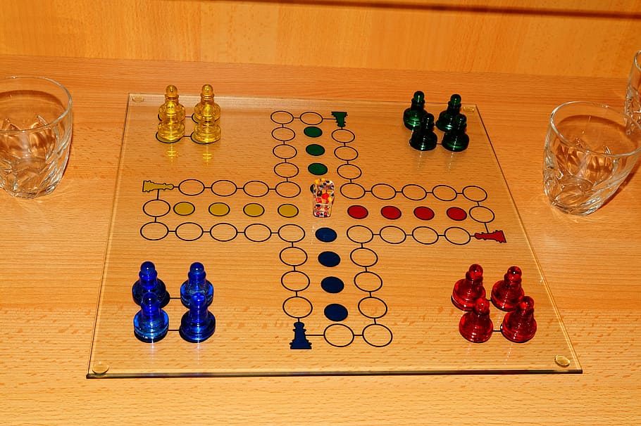 not ludo, gesellschaftsspiel, Ludo, not ludo, gesellschaftsspiel, game characters, glass, game board, pastime, fun, funny