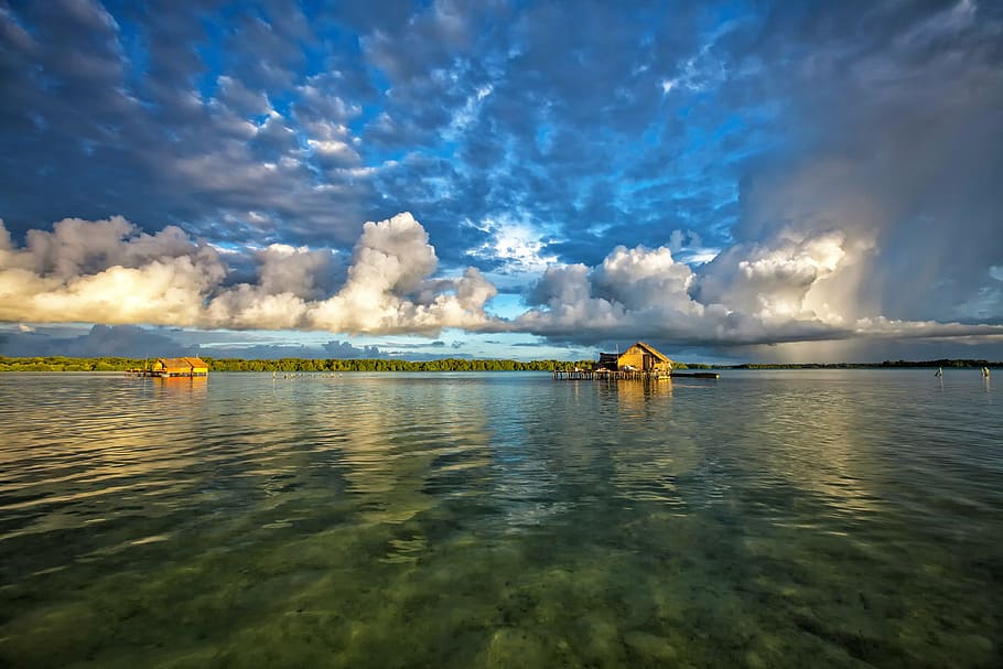 Лагуна вода. Baa Atoll.