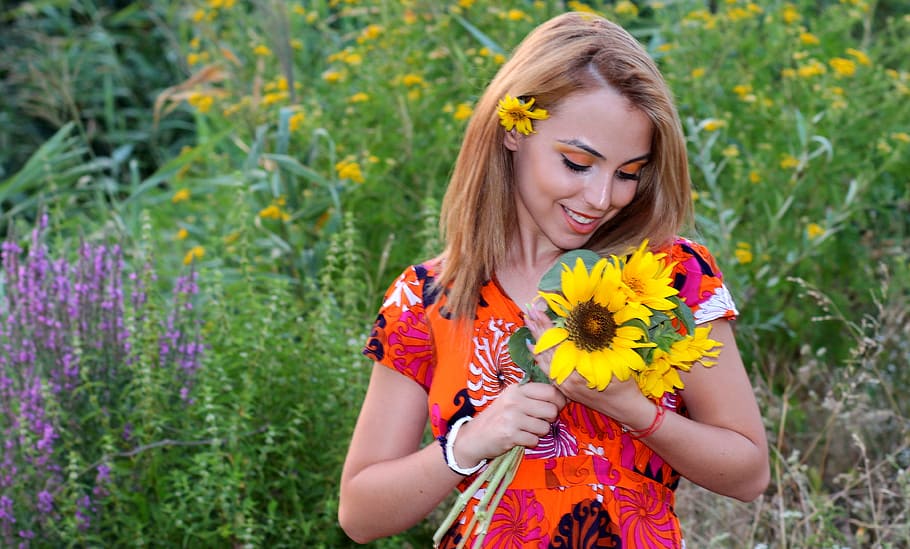 closeup, woman, holding, sunflower, girl, sunset, flowers, blonde, beauty, in the evening