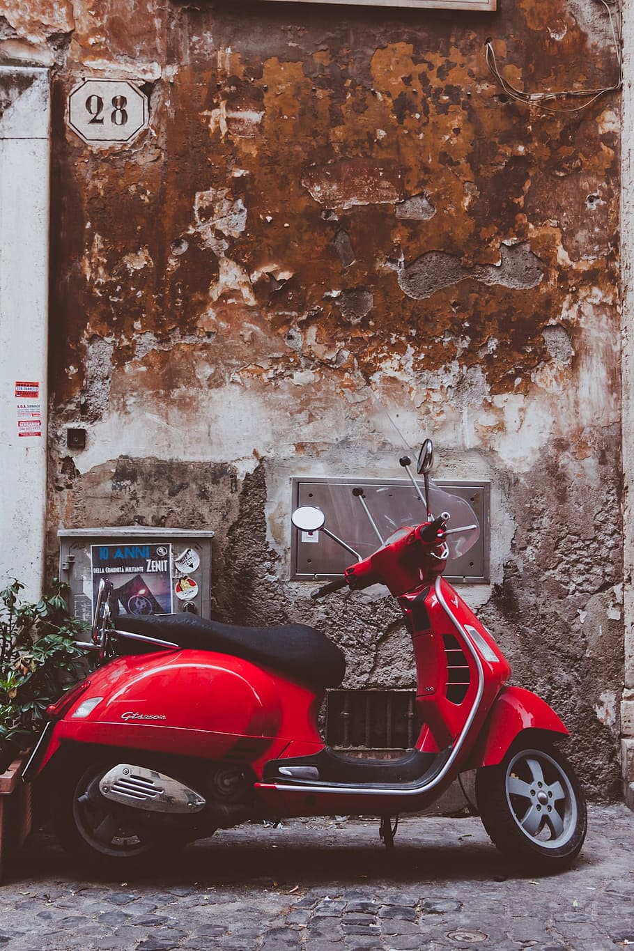 vermelho, motor scooter, estacionado, parede, vespa, diversão, culto, veículo, ciclomotor, flitzer