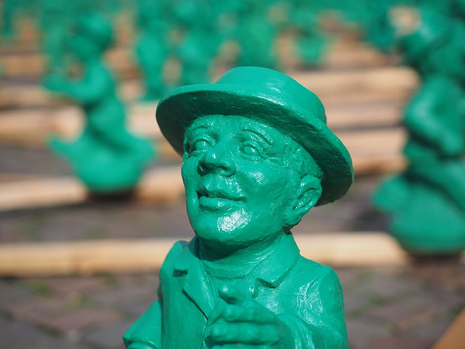 pria hijau, seni, karya seni, simbol persatuan, simbol satuan, pria hijau kecil, frankfurter römerberg, frankfurt, tempat menarik, kota tua