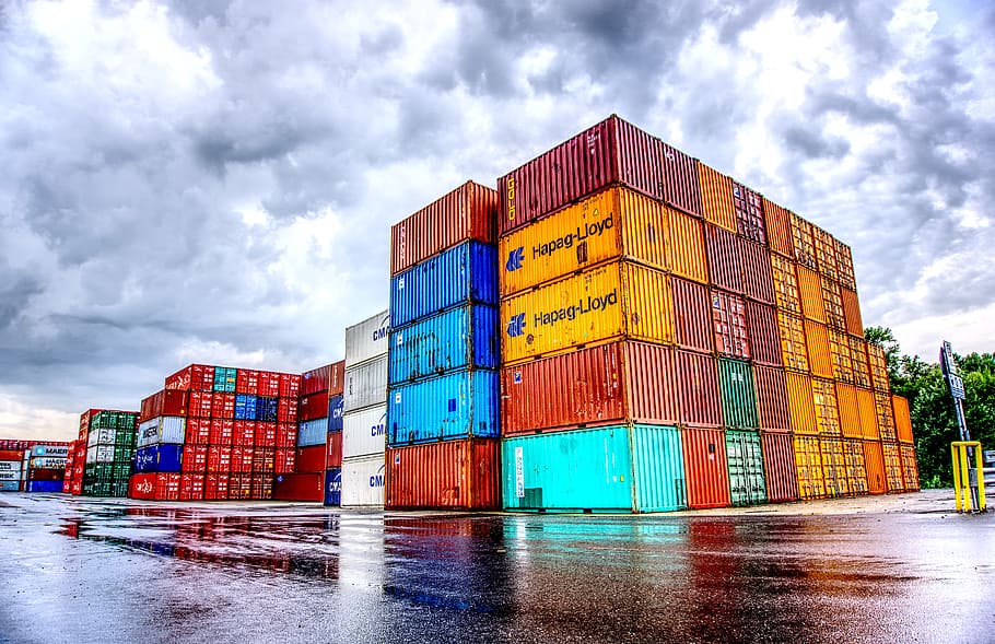 banyak kontainer van, berawan, langit, wadah, pelabuhan, pemuatan, ditumpuk, terminal kontainer, penanganan kontainer, kargo