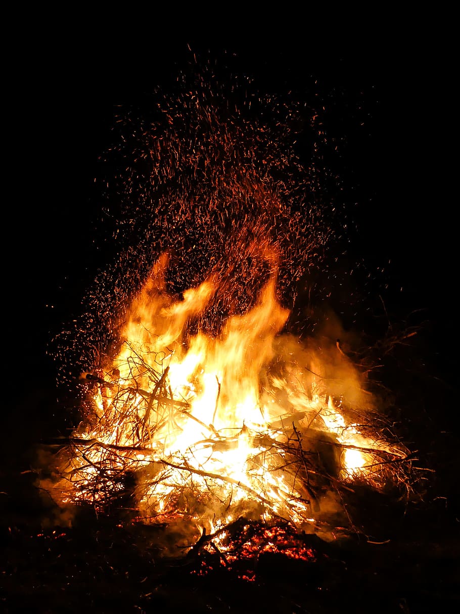 fogueira, escuro, luz, Fogo da páscoa, fogo, chama, páscoa, labareda, incêndio, incêndio de madeira