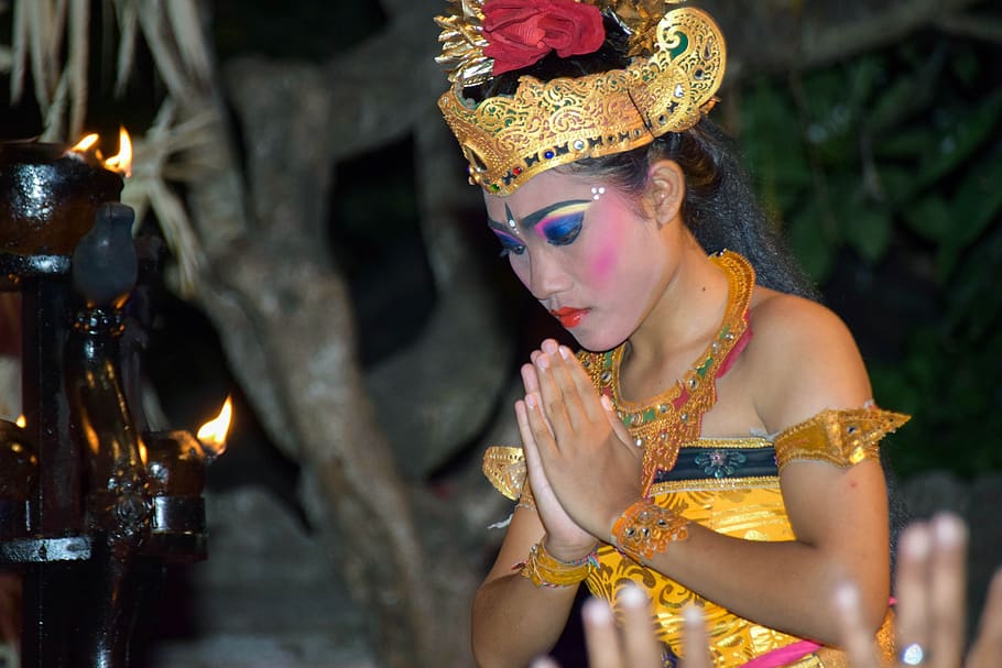 bali, indonesia, travel, ubud, event, dance sideshow, feuertanz, dancer, woman, tradition