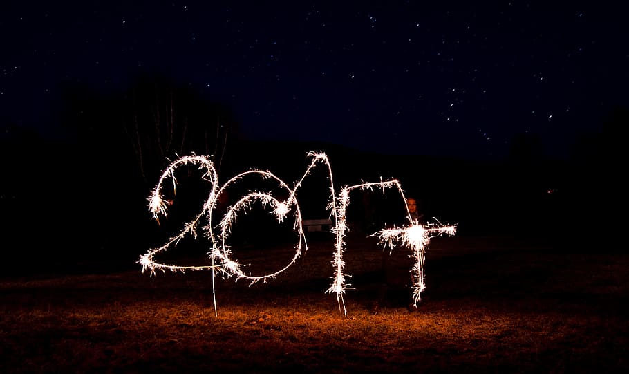 Noite, véspera de ano novo, 2017, ano novo 2017, estrelinhas, estrela, pintura clara, formato do coração, longa exposição, iluminado