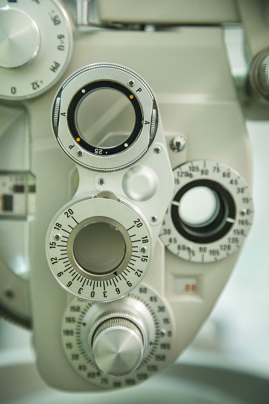 óptica, optometria, refração, cuidados de saúde e medicina, equipamento para teste oftalmológico, ambiente interno, equipamento médico, número, close-up, lente - instrumento óptico