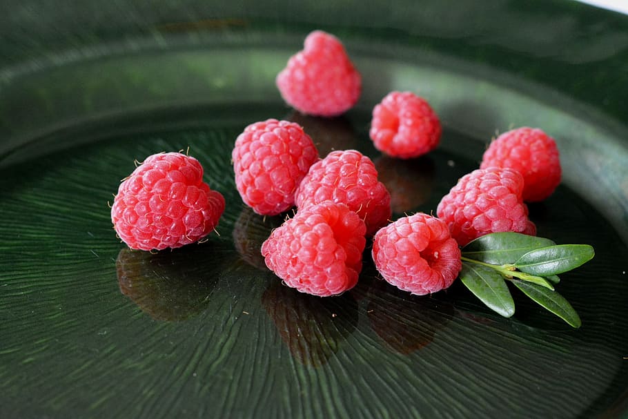 malina, raspberries, berries, fruit, red, ripe raspberries, red fruits, food, food and drink, healthy eating
