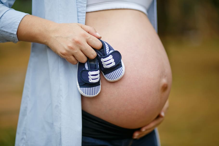 pregnant, woman, holding, baby shoes, bebe, child, pregnant woman, boy, human Abdomen, mother