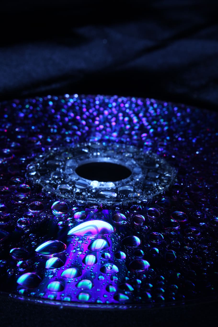 floppy disk, water, drip, blue, indoors, close-up, domestic room, household equipment, nature, night