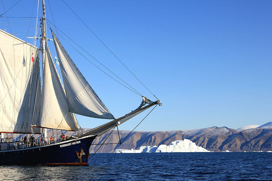 blanco, negro, velero, iceberg, durante el día, vela, barco, mar, Groenlandia, embarcación náutica
