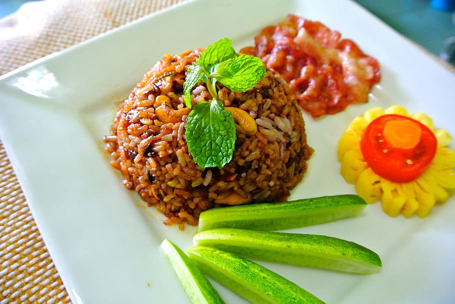 close-up photo, cooked, rice, sliced, cucumbers, tomato, fried rice, thai food, food, meal