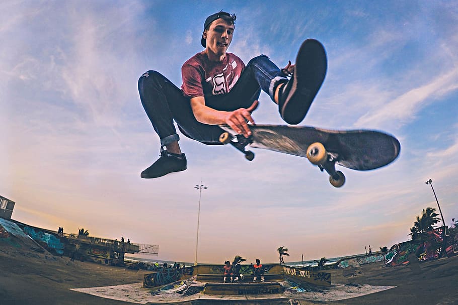 hombre skateboarding, salto, aire, tiro, hombre, en el aire, personas, fit, fitness, salud