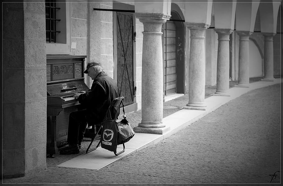 grayscale man, playing, piano, piano player, man, street, black white, city, architecture, urban