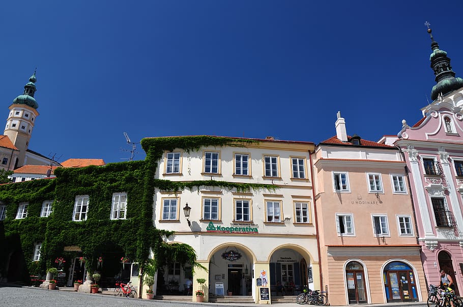 Mikulov, República Checa, Moravia, turismo, ciudad, casco antiguo, casas adosadas, arquitectura, edificios, exterior del edificio