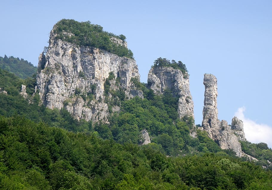 allèves, alta saboya, francia, tours saint jacques, rocas, montaña, acantilado, bosque, árboles, formación